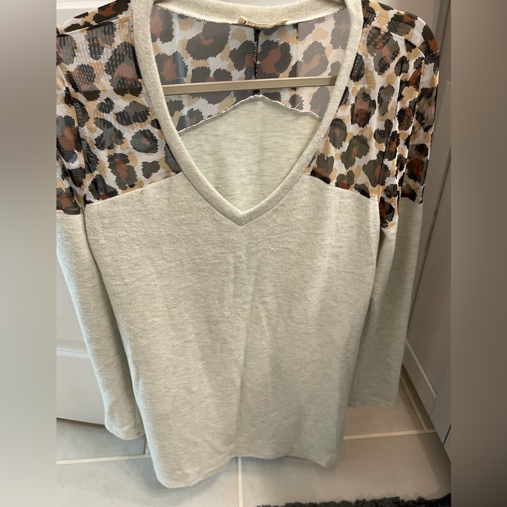 Blumin’ Leopard and Light Gray Fuzzy Sweater Top NWOT